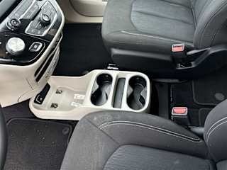 2022 Chrysler Voyager