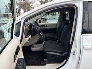 2022 Chrysler Voyager