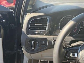 1/18  2018 Volkswagen Golf Alltrack